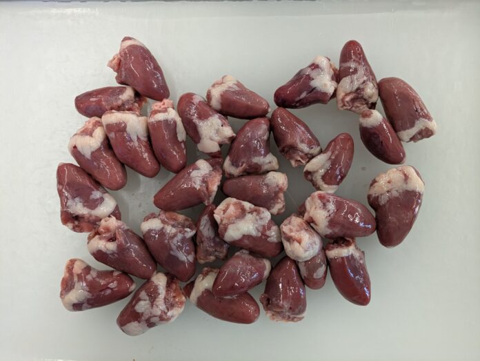 Hühnerherzen auf einem Haufen