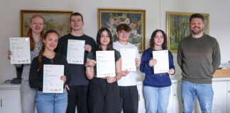 Erfolgreiche Teilnahme am Cambridge-Wettbewerb Schüler:innen erhalten ihre Urkunden vom Cambridge-Wettbewerb